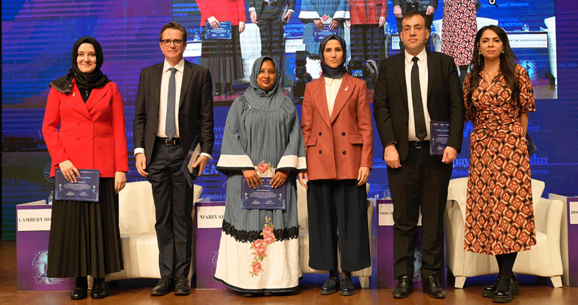 Mariyah Saifuddin with other conference panel members.